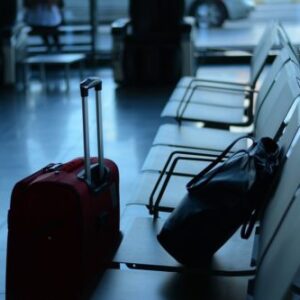 Londra, contrabbando di cocaina: arrestato addetto ai bagagli di Heathrow