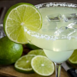 Cocktail con ghiaccio o limone: cosa si nasconde nelle guarnizioni