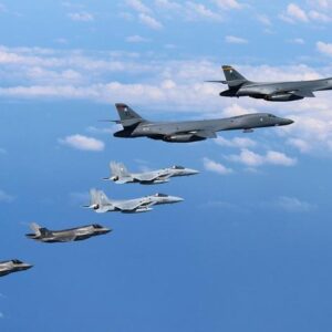 Corea del Nord: Trump invia cacciabombardieri, Cina taglia export e import
