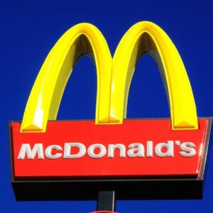McDonald's, logto attira clienti: il segreto a... luci rosse