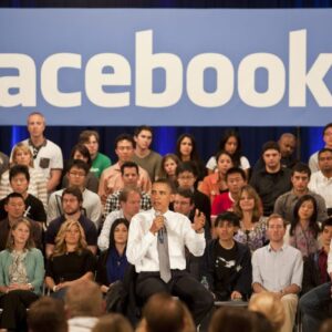 Fake news su Facebook, Barack Obama avvertì Mark Zuckerberg. Ma lui...