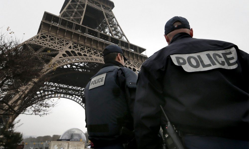 Parigi, allarme bomba: evacuata la Tour Eiffel