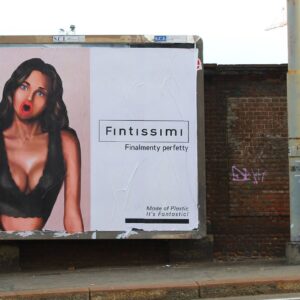 "Fintissimi", writer modifica pubblicità a Torino: Irina Shayk diventa di plastica