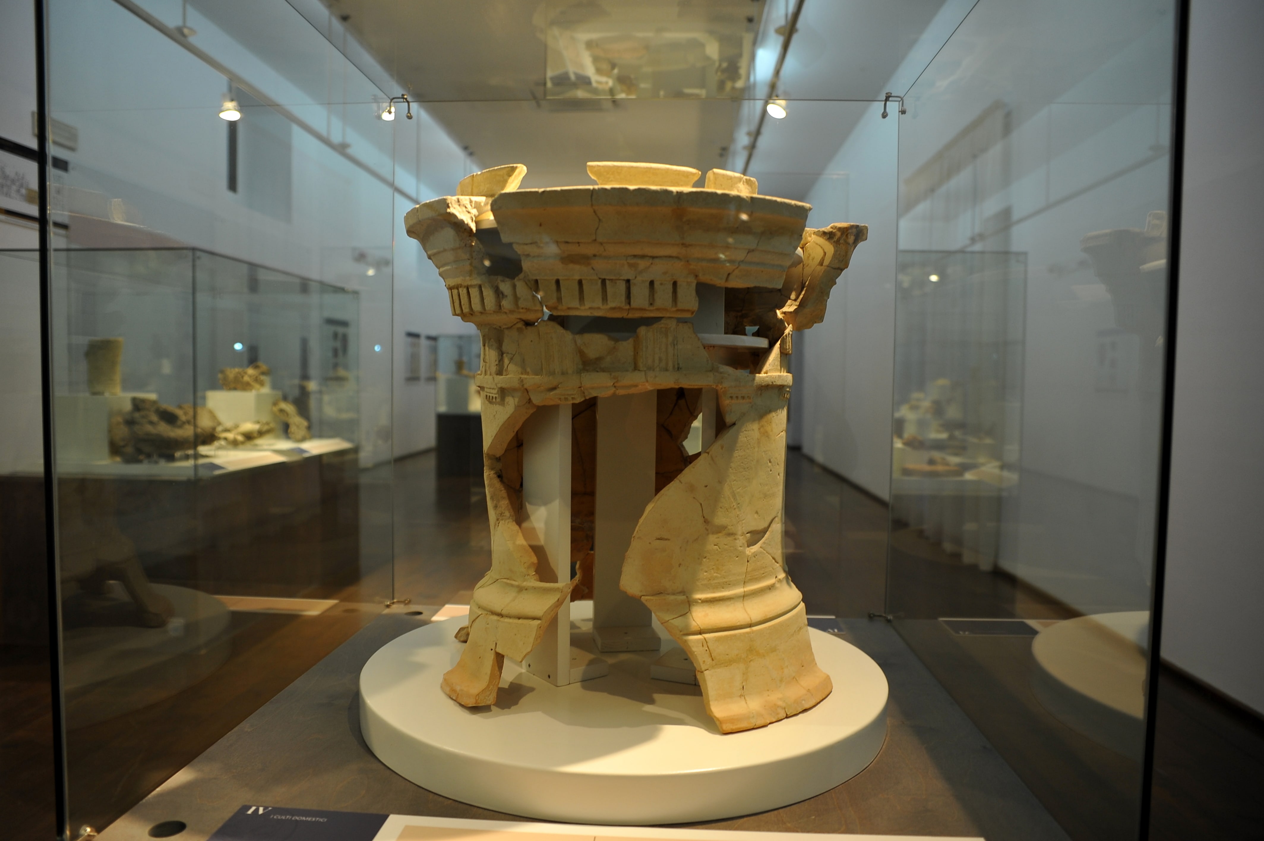 altare-cilindrico-terracotta