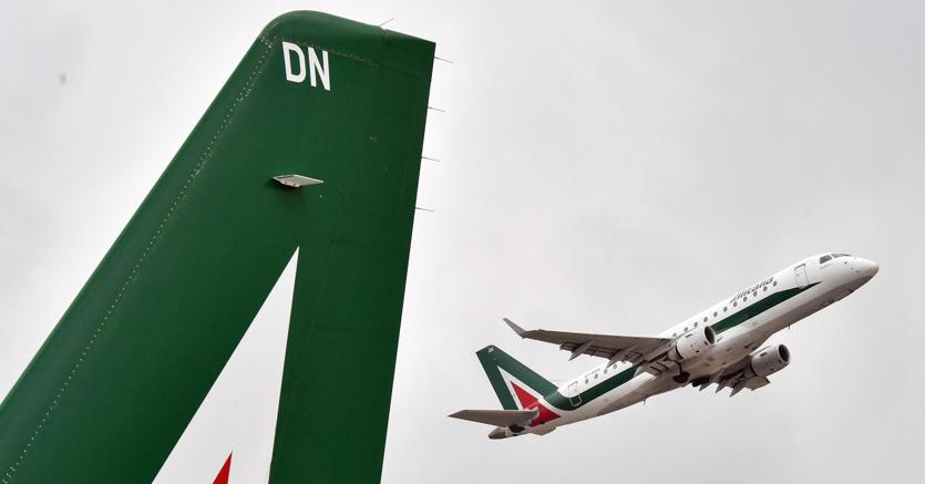 Alitalia sfida le low cost sulla rotta atlantica: ma occhio al bagaglio, costerà 100 euro