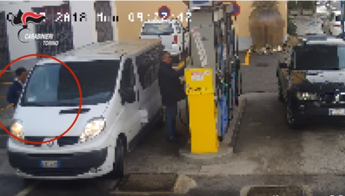 Bussoleno, furto alla pompa di benzina VIDEO incastra ladro