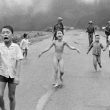Vietnam, offensiva del Tet. bimbo fuggono da bombe al napalm