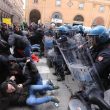 Bologna, scontri polizia a corteo Forza Nuova 16 febbraio