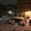 Piazza in Piscinula a Roma coperta di neve