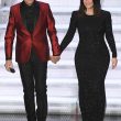 Laura Pausini, colpo di teatro a Sanremo: esce dall'Ariston e canta tra i fan 04
