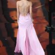 Michelle Hunziker ha osato con il rosa pastello e la schiena nuda
