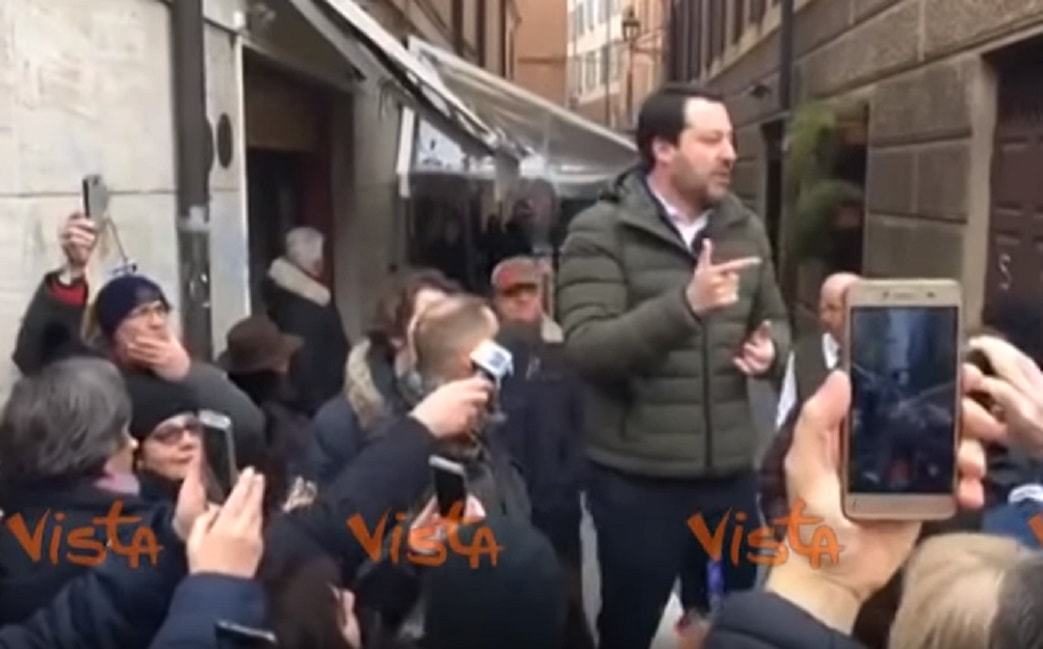Matteo Salvini: "Troveremo lavoro anche a quei 10 sfigati dei centri social