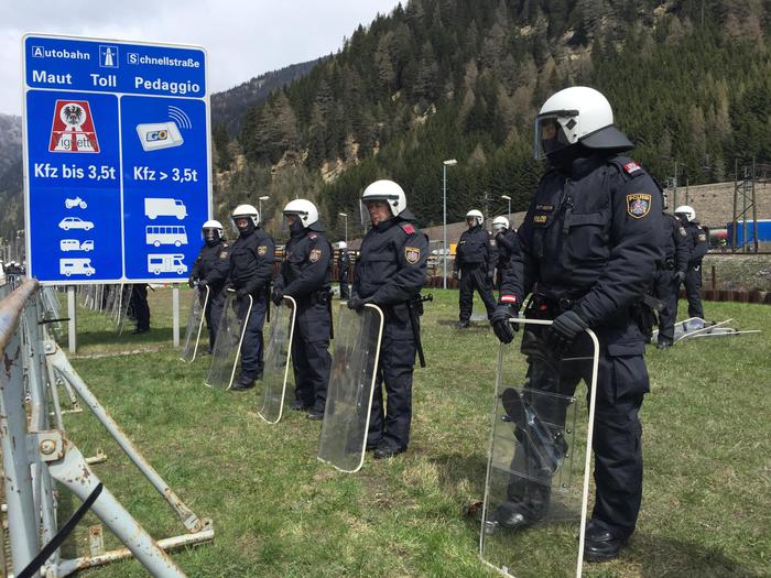 Austria tenta annessione (anschluss?) cittadini Alto Adige per via di passaporti