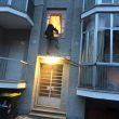 Il ladro appeso alla finestra di Via Stelvio a Torino 02