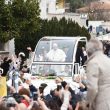 Papa Francesco nella papamobile