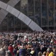 Papa Franscesco tra la folla nella Papamobile a San Giovanni Rotondo
