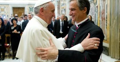 Vaticano, per la lettera "aggiustata" di Ratzinger si dimette mons. Viganò