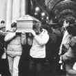 Nella foto d'archivio i compagni di scuola portano il feretro di Lidia Macchi, Varese, 7 gennaio 1987 Ansa/Olpix