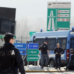 Bardonecchia, la Francia sospende i controlli alla frontiera. La Procura di Torino apre un fascicolo (foto Ansa)