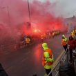 epa06689915 Liverpool supporters cheer as the team's bus arrives to Anfield ahead of the UEFA Champions League semi final, first leg soccer match between Liverpool FC and AS Roma, Liverpool, Britain, 24 April 2018. EPA/PETER POWELL