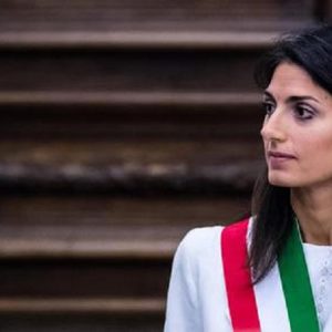 Virginia Raggi chiede, Calenda la zittisce: le 5 ragioni del sindaco di Roma