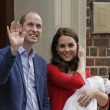Kate Middleton e William presentano il royal baby