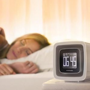 Sveglia, secondo gli esperti del sonno andrebbe eliminata. Ecco perché