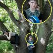Il mistero della FOTO sotto l'albero: cosa tocca la spalla al bambino
