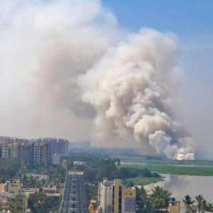 YOUTUBE India, il lago Bellandur a Bangalore prende fuoco da solo