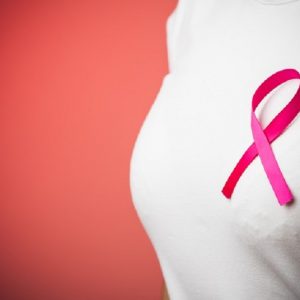 Cancro al seno, ecco i nove segnali da non sottovalutare (foto Ansa)