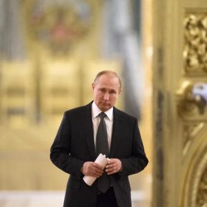 Putin giura da presidente russo per la quarta volta. E arriva alla cerimonia con la "mercedes" russa