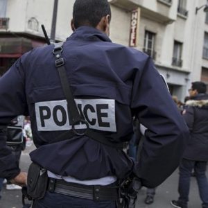 Francia, sventato attentato. Arrestati due egiziani: volevano fabbricare veleno al ricino (foto d'archivio Ansa)