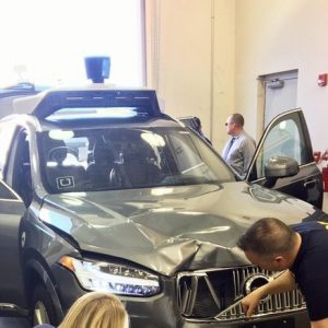 Uber, auto a guida autonoma "non programmata per frenate di emergenza"