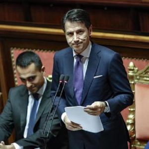Conte, le gaffes volontarie del premier teleguidato da Casaleggio e Di Maio