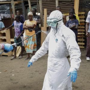 Virus Ebola, sos ministero: controlli più rigidi su chi lavora in Africa (tipo gli operatori Ong)