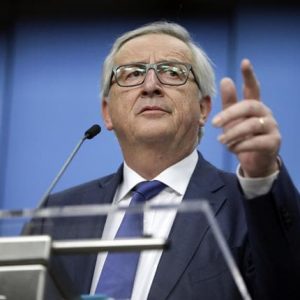 Juncker: "Basta incolpare Ue. Italiani lavorino di più e siano meno corrotti"