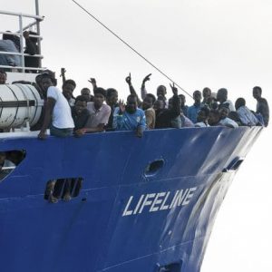Migranti. Malta mette sotto inchiesta il capitano della Ong Lifeline