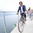 Toninelli pedala su pista ciclabile Lago di Garda