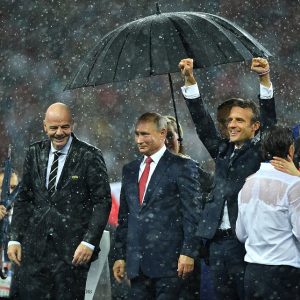 Francia batte Croazia ma a Mosca, Europa, ha vinto il modello occidentale. Nella foto: Putin, Macron e Kolinda Grabar-Kitarović a Mosca, 15 luglio 2018