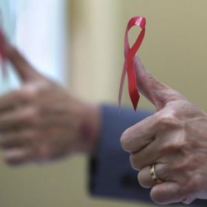 Aids e Hiv, allarme Onu: "Infezioni in aumento in 50 Paesi, anche in Europa"