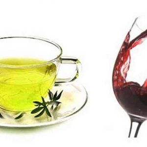 Elisir di lunga vita? Bevi 4 tazze di tè verde al giorno e 2 bicchieri di vino a pasto