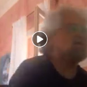 Mondiali 2018, Beppe Grillo: "Ma perché bisogna vedere le partite con 2 che parlano sopra?"