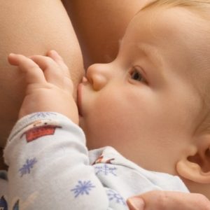 Trump contro allattamento al seno, New York Times: "Lobby latte artificiale"