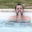 Salvini nuota in pisicna