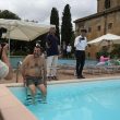 Salvini, bagno in costume e cuffia nella piscina confiscata alla mafia