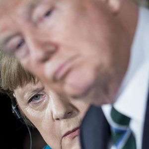 Trump a Bruxelles: "Germania prigioniera della Russia per il gas, europei scucite i soldi per la Nato"