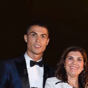 Cristiano Ronaldo tra Georgina, Irina: i commenti social della madre scatenano gli utenti