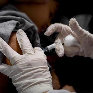 Vaccini, i presidi denunciano: autocertificati falsi per aggirare obbligo