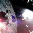 Il rover MINERVA-II-1A ha catturato questa immagine sabato 22 settembre mentre saltava sulla superficie dell'asteroide Ryugu
