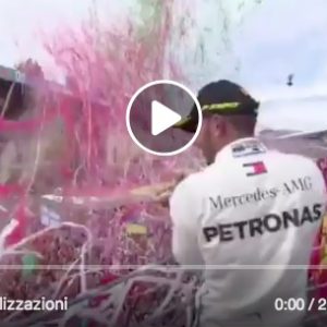 Formula 1, Gp Monza: Hamilton fischiato e insultato dai tifosi Ferrari durante la premiazione